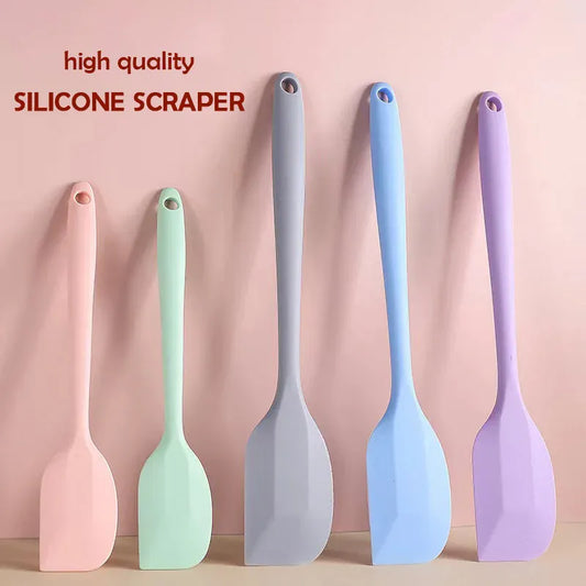 Heat-resistant silicone spatula for baking and cake decorating