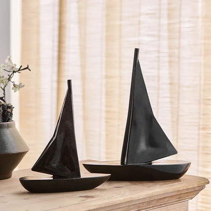 Kreatywny model żaglówki z żywicy – ​​ozdoba do salonu i biurka w stylu marynistycznym 
